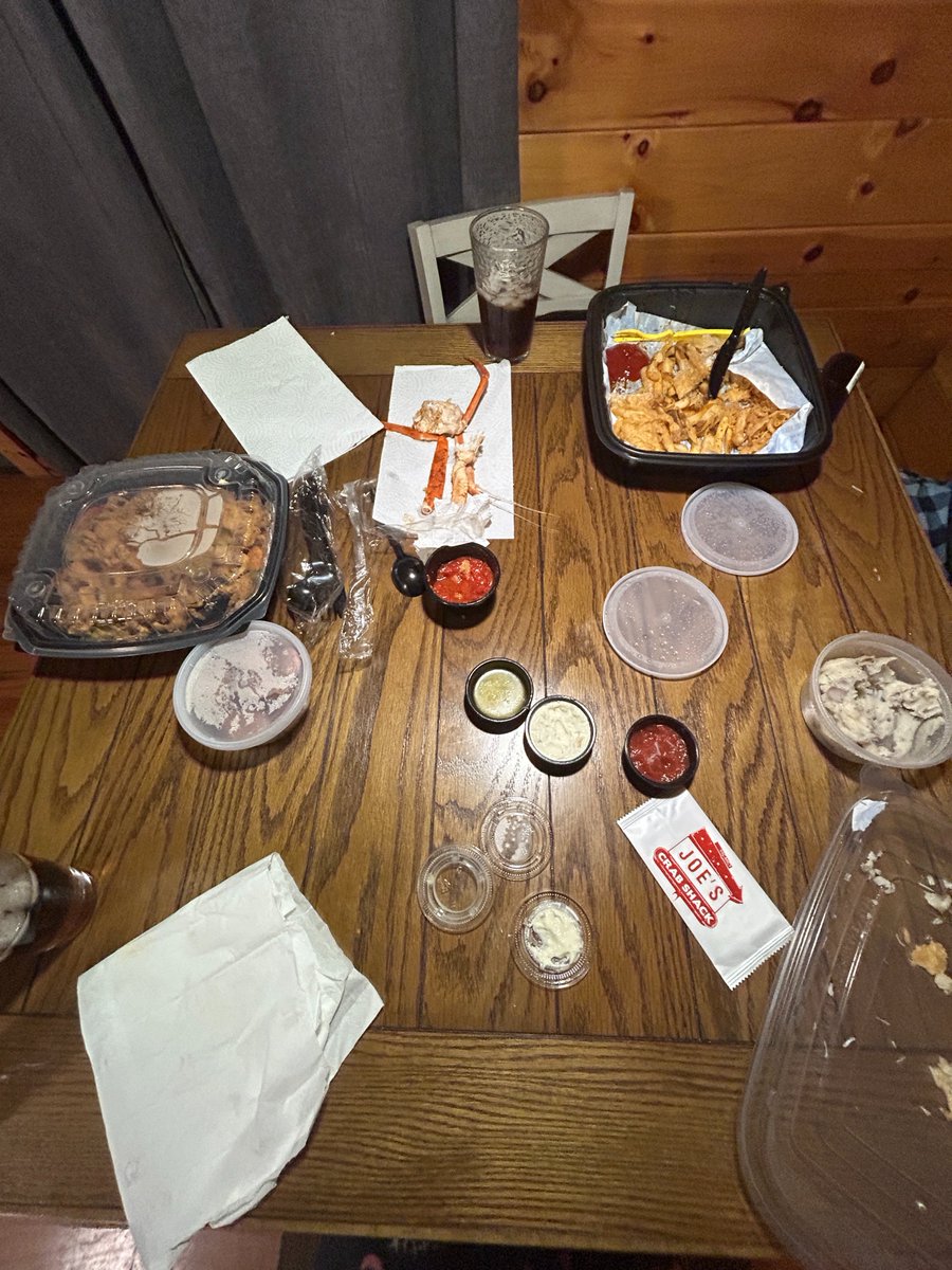 mackenzieiria's tweet photo. crabs kinda night https://t.co/OTpNLY0Sqx