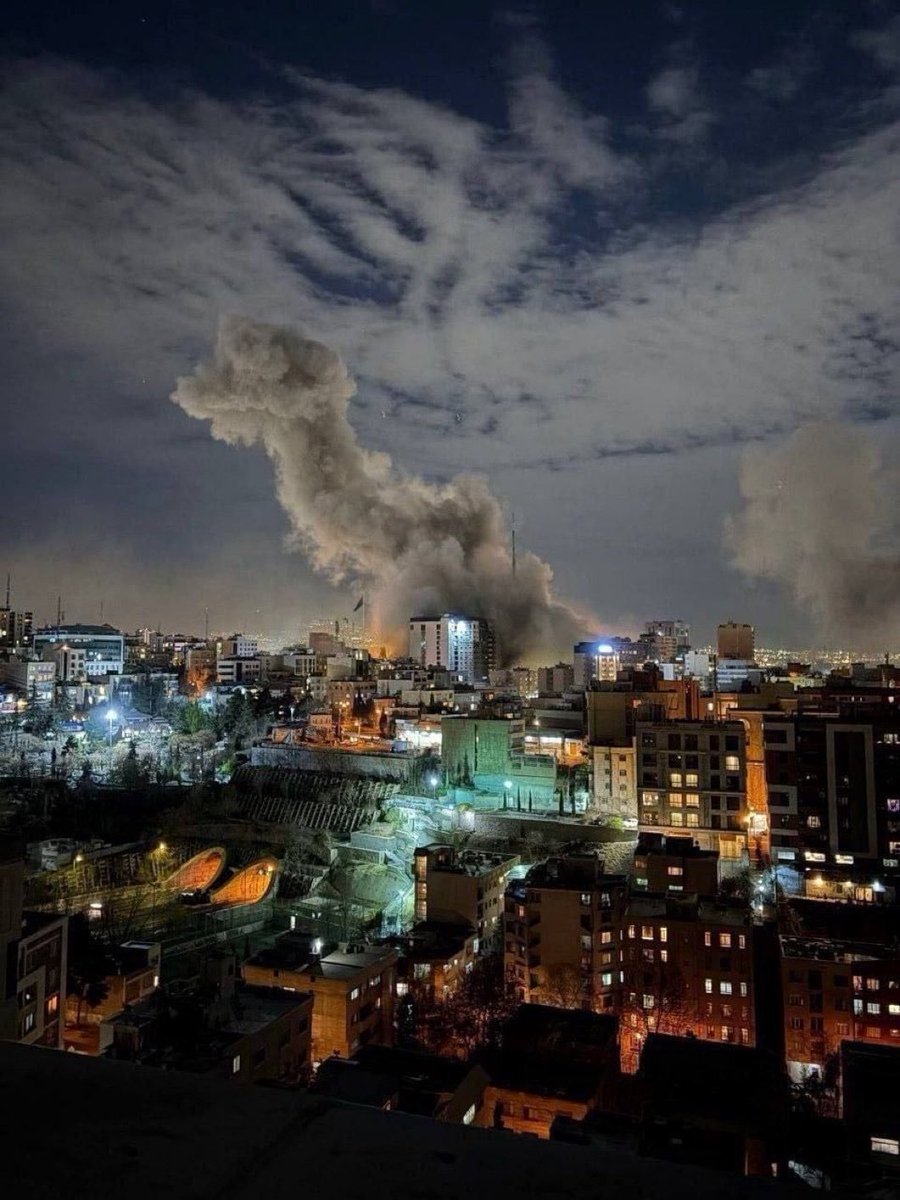 نزدیک به 30 کلانتری و مرکز نظامی تنها در چند ساعت گذشته پودر شدند!

زمانی که نوبت مردم برسه، غیر از مقاومت پراکنده نیروی های خودسر و امنیتی چیزی از نیروهای سرکوب جمهوری اسلامی باقی نمونده! 🔥

پایان خبر.