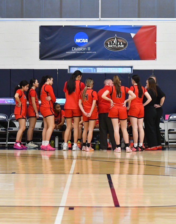 McClancy_GBB's tweet photo. Our girls left it all on the court today but came up short. The Brooklyn-Queens Champions aren’t done yet — we’ll be back in action later this week in the GCHSAA State Semi-Finals. Stay tuned for more details.#UnFinishedBusiness #GoodEnoughToBeGreat https://t.co/ohFmfrAiup