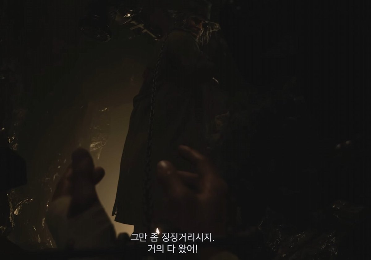 #Biohazard #village #Biohazardvillage #바이오하자드 #바이오하자드빌리지 #바하빌리지 #코스프레 #cosplay 

"그만 좀 징징거리시지. 거의 다 왔어!"
"Quit your whining; we're almost there!"

<-----cosplay                game----->

📷: <a href="/aywhrsla/">크리스마스와인📷</a>