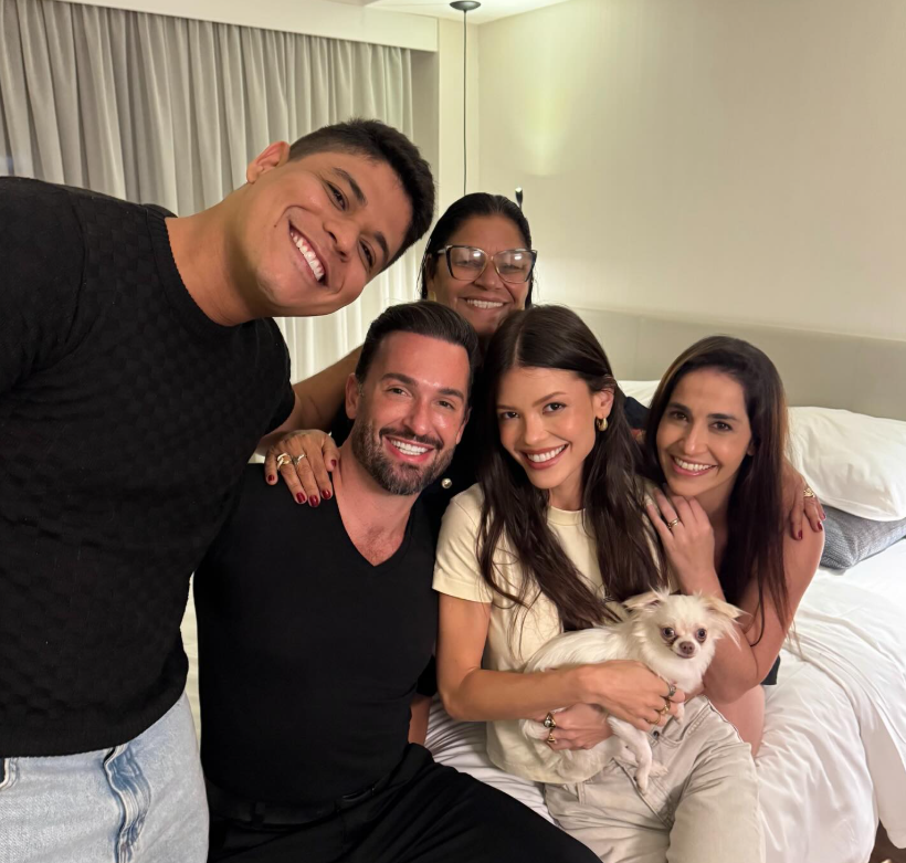 centralreality's tweet photo. Um ano depois e eles seguem como uma família 😍 https://t.co/4ZfLplpeoH