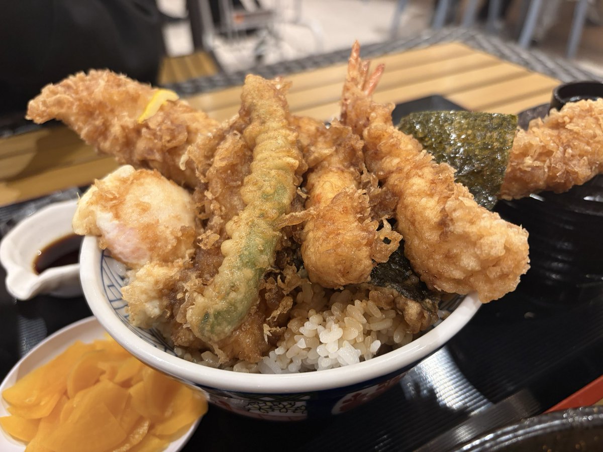 rukanoaJAPAN's tweet photo. #らぁ麺すぎ本
ワンタン醤油らぁ麺 大 1,672円
佐野実氏の弟子さんの店
超おいしい❤️ (息子評価は普通)
支那そばや好きは必食
#Issounossi
チャーシュー麺 替玉先乗せ 1,300円
上質な博多豚骨(息子評価は激うま)
#伝説のすた丼
すた丼 肉飯増量 1,470円
#金子半之助
江戸前天丼 大盛 1,760円 https://t.co/iXV6Yowj6V