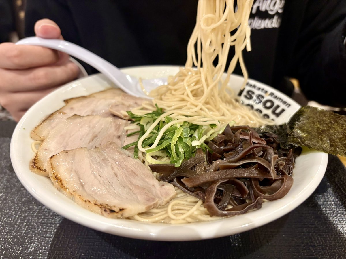 rukanoaJAPAN's tweet photo. #らぁ麺すぎ本
ワンタン醤油らぁ麺 大 1,672円
佐野実氏の弟子さんの店
超おいしい❤️ (息子評価は普通)
支那そばや好きは必食
#Issounossi
チャーシュー麺 替玉先乗せ 1,300円
上質な博多豚骨(息子評価は激うま)
#伝説のすた丼
すた丼 肉飯増量 1,470円
#金子半之助
江戸前天丼 大盛 1,760円 https://t.co/iXV6Yowj6V