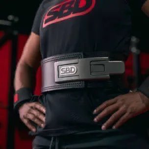 スクワットを強くしたいなら、必要なギアは全て揃えるべき。投資した分