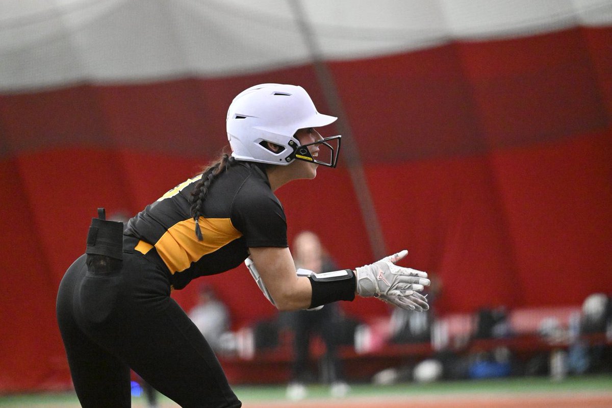 TritonSoftball_'s tweet photo. ‼️WEEKEND RECAP‼️ 

💪Gencie Ortiz big bat this weekend with a .429 BA 1HR, 4RBI, 0Ks
💪Alexa Norgard and Leah Lowery with .400 BA each with 5RBI’s and 0Ks  
💪Arianna Gallo pinch hit HR!

🔥Pitching on fire this weekend totaling 27K’s allowing no more than 6 hits a game!! https://t.co/B97dzSnzMx