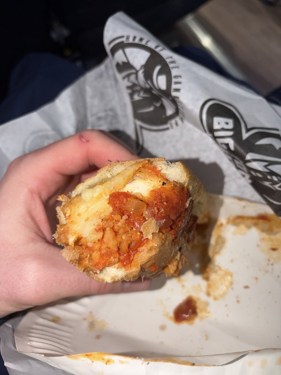 BuiltByParm's tweet photo. Chicken Parm Review #9 - Big Tony’s, Providence, RI

Chicken Parm: 8.2/10
Full meal: 7.9 /10

You can tell the chicken is high quality. Cheese is perfect meltage for the amount of bread and chicken. Wish there was more chicken. Bread could be better. 

#BuiltByParm #BBP https://t.co/zp5GrfL5FX