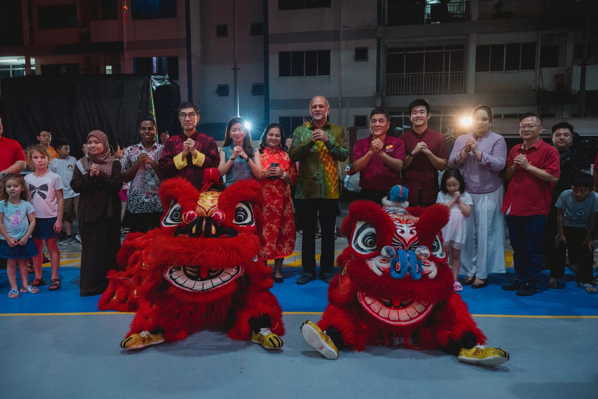 GobindSinghDeo's tweet photo. It is such a heartwarming sight to see Malaysians, regardless of differences in race and religion, come together to create cherished memories filled with joy and laughter.
#P106
#CNY2026
#MalaysiaMADANI https://t.co/gqWWEjv0Sn
