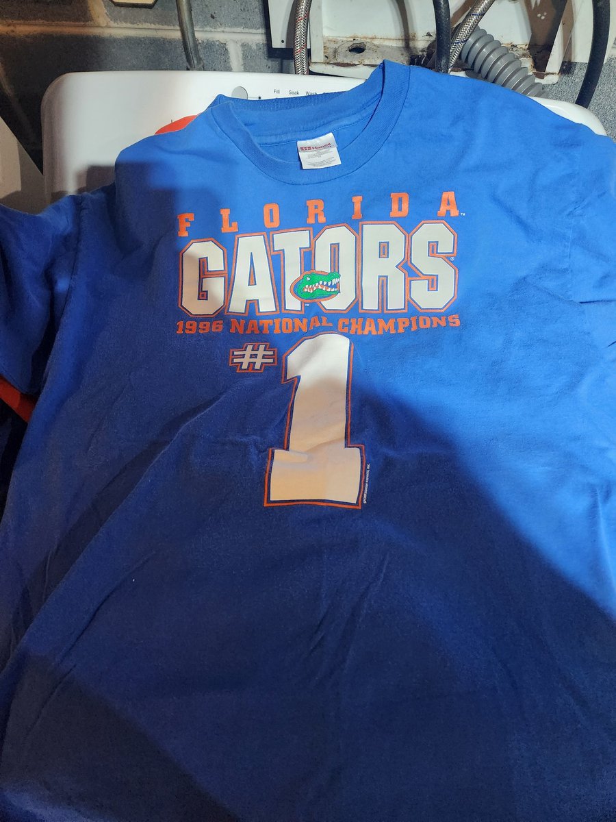 JustinBuckles1's tweet photo. A great Flea Market score living in East Tn #Gators https://t.co/RdSqQStduE