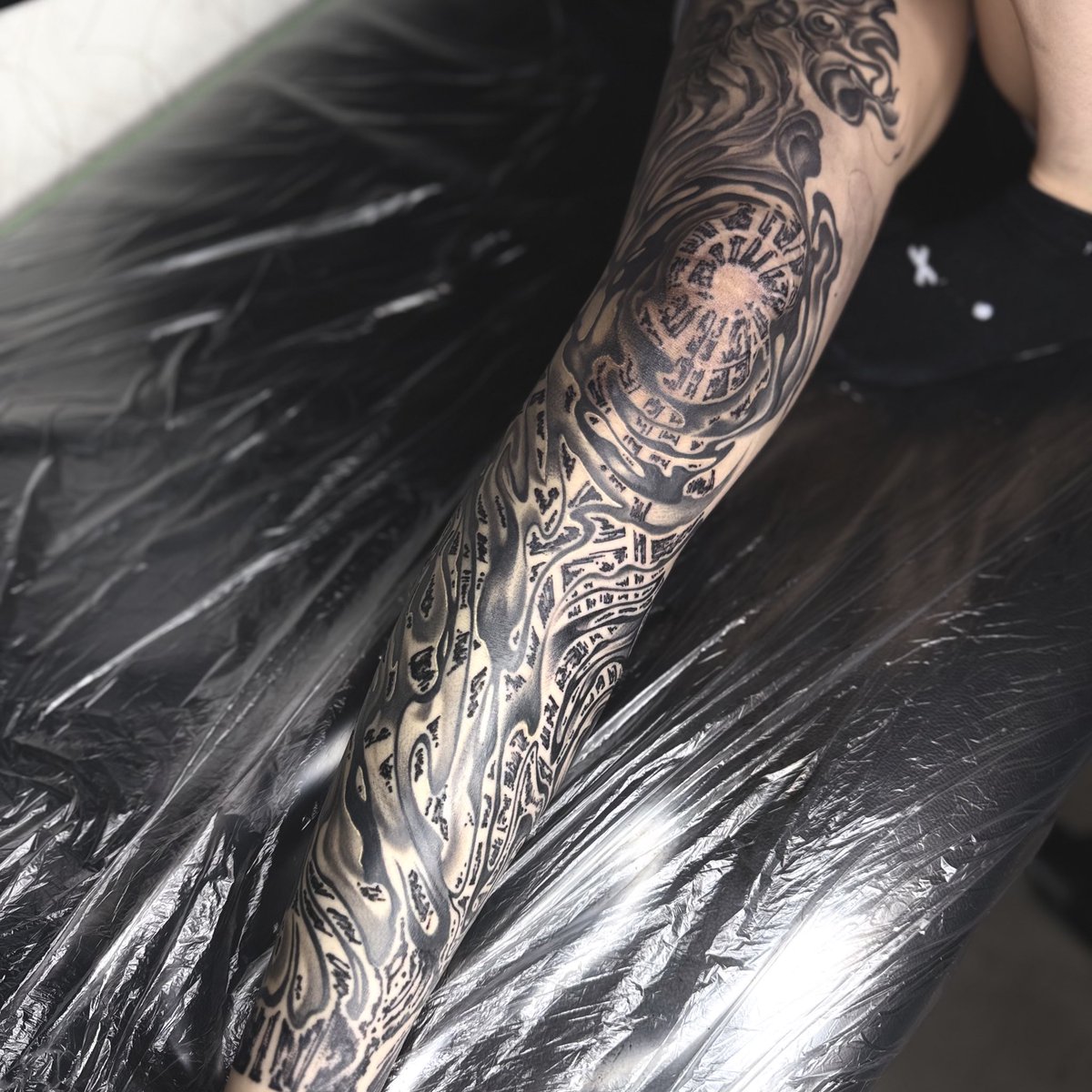 タトゥー屋さん🌻みろく@本人 tweet media