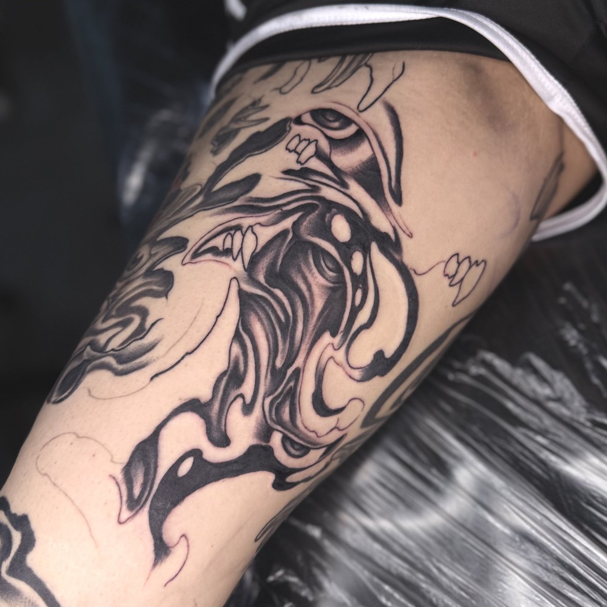 タトゥー屋さん🌻みろく@本人 tweet media