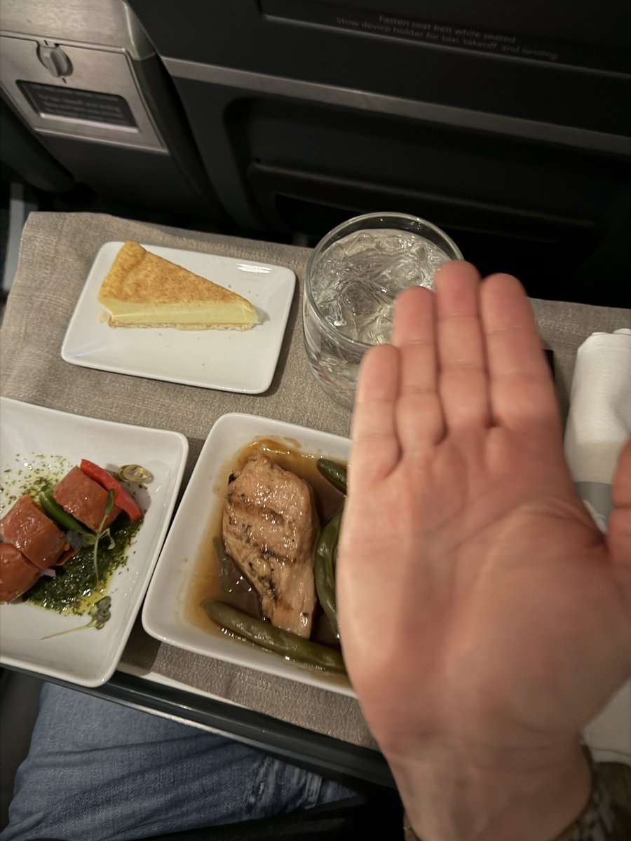 phartogs's tweet photo. @AmericanAir this portion…come on man! https://t.co/teiRh9hdR4