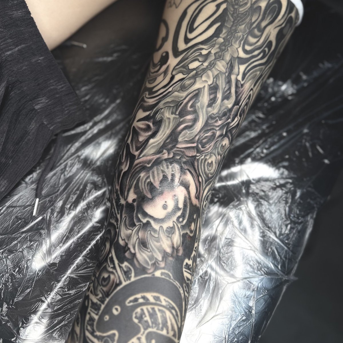 タトゥー屋さん🌻みろく@本人 tweet media