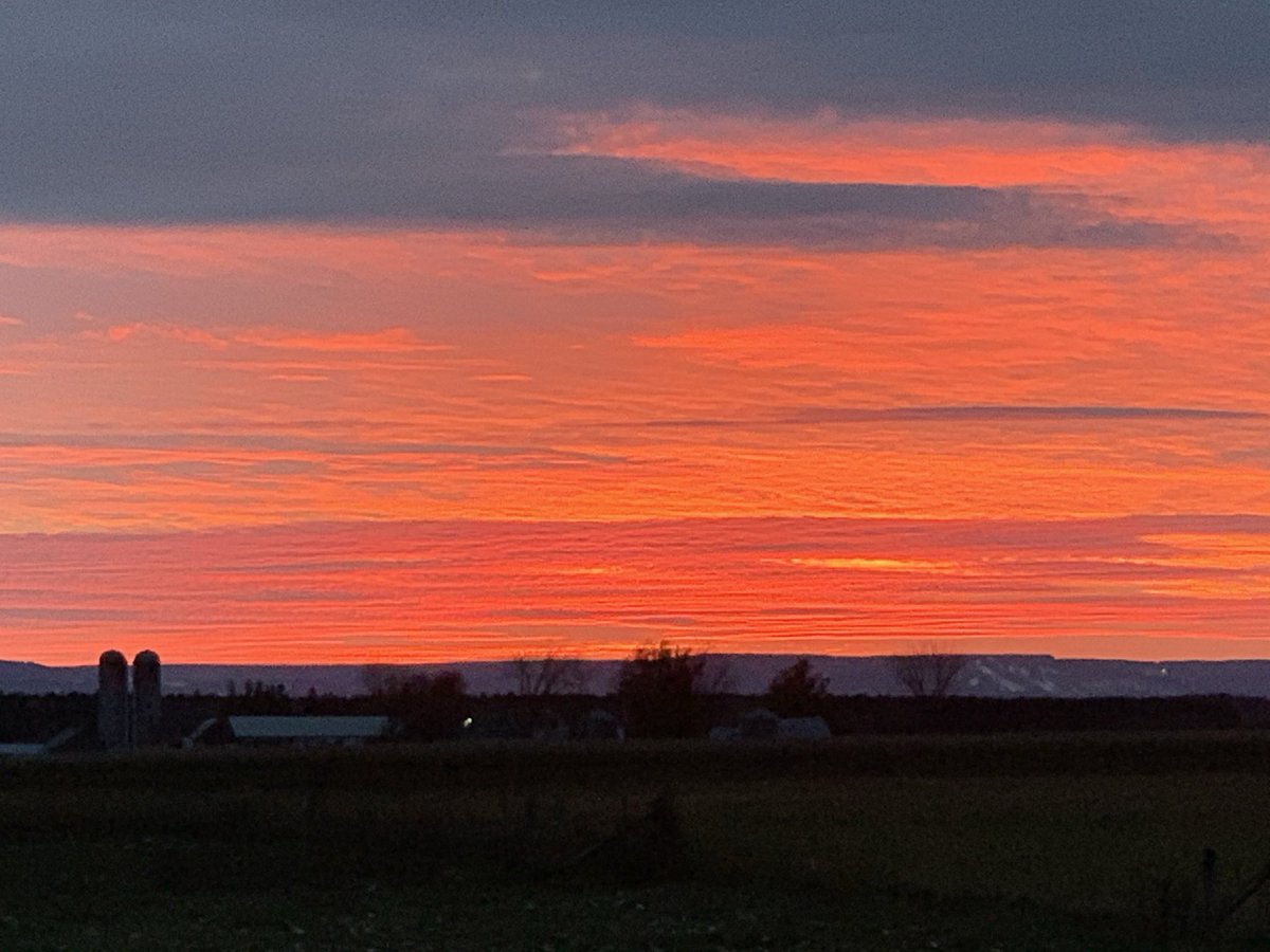 SunPosition's tweet photo. Toronto will receive an extra 90 minutes of daylight this month. Bring it on!

Calgary almost 2 hours more. https://t.co/A4hzy1WNB6