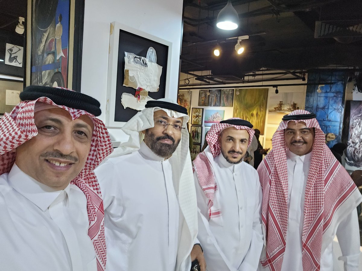akhazmari's tweet photo. تم افتتاح معرض رمضانيات 19 اليوم 12 رمضان 1447 ولقاء الاحبة من الفنانين والاصدقاء الفنان الجميل عبدالعزيز عواجي والشاعر القدير سعد الحافي والاخ الفنان ضيف الله الخزمري ،، وجميع الفنانين والفنانات الاعزاء المشاركين ،، https://t.co/EjtvOeTjWA