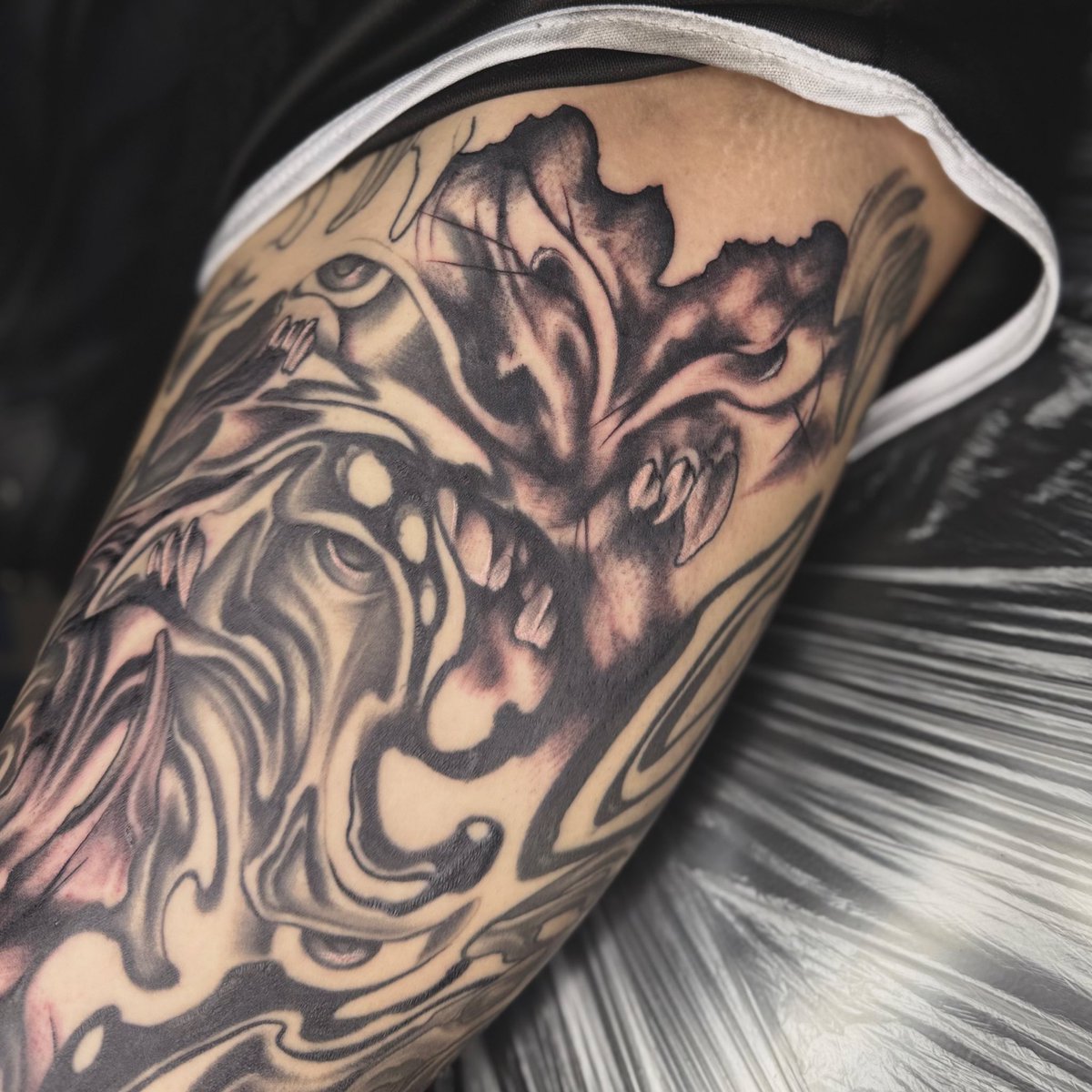 タトゥー屋さん🌻みろく@本人 tweet media