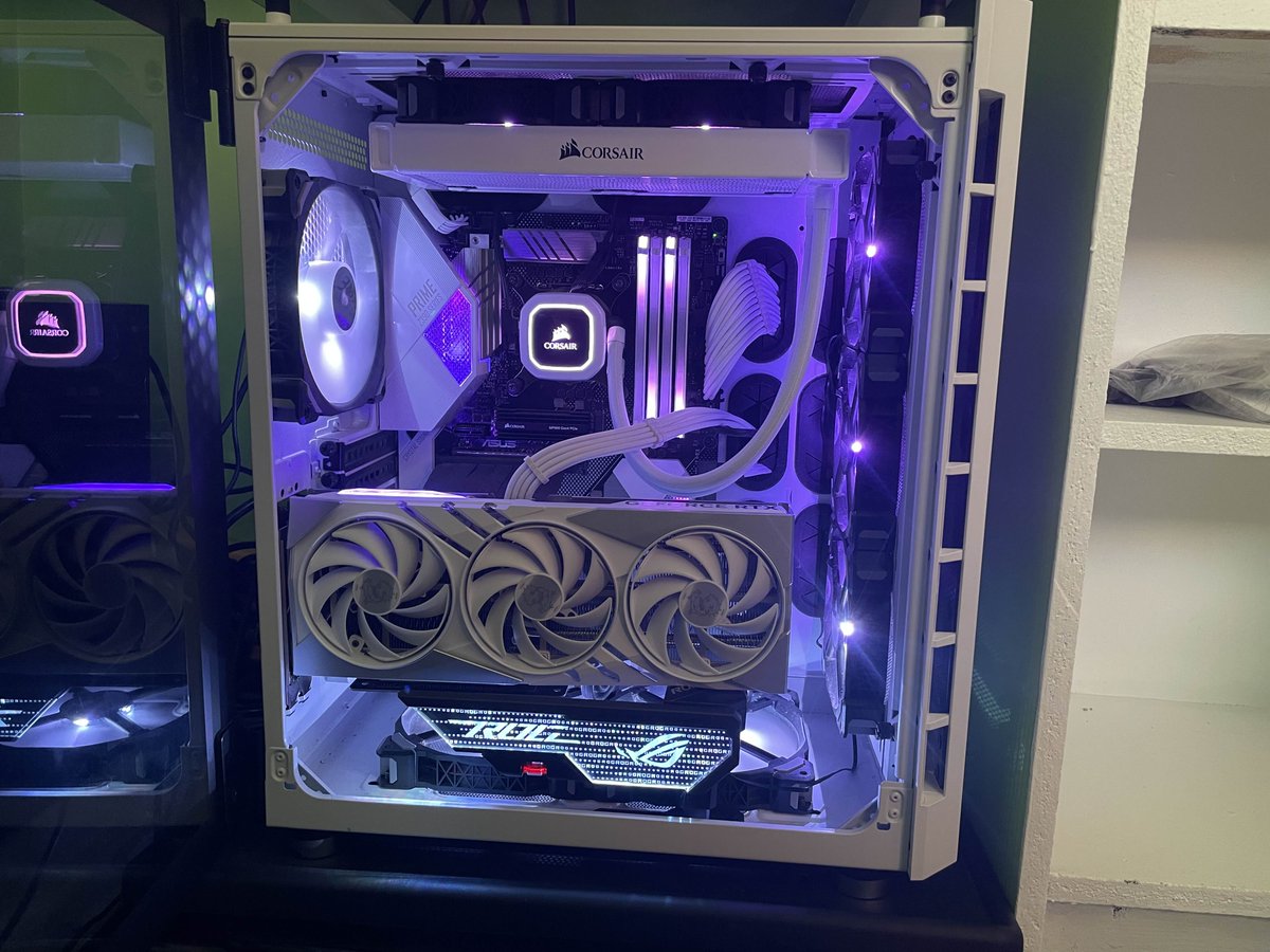 ReadyRogueOne's tweet photo. Hello i am Rogue710x2, a variety streamer who plays all kinds of games, right now we are  playing, LORD OF THE RINGS RETURN TO MORIA come vibe out with me!

 I AM
-LIVE-
+|ON|+

https://t.co/AKU1kqe1HX
https://t.co/1hBqm7i9vL
https://t.co/voTPWOwpZQ
https://t.co/jMJpqc1aPB https://t.co/q3jAAJb5sr