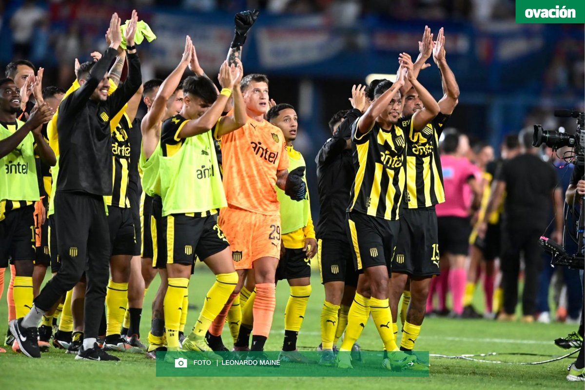 ⚽️ Los festejos del Carbonero tras la victoria en el Gran Parque Central. En el lente de Leonardo Mainé