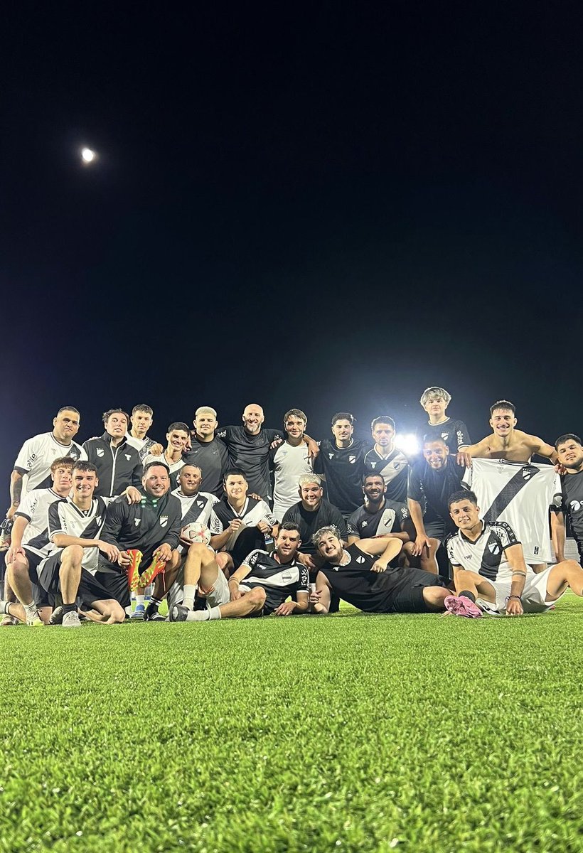 Alquilamos nuestra casa y pasamos el cumple todos juntos, unido siempre <a href="/DanubioFC/">Danubio Fútbol Club</a> ⚪️⚫️

📍 Complejo Héctor Del Campo