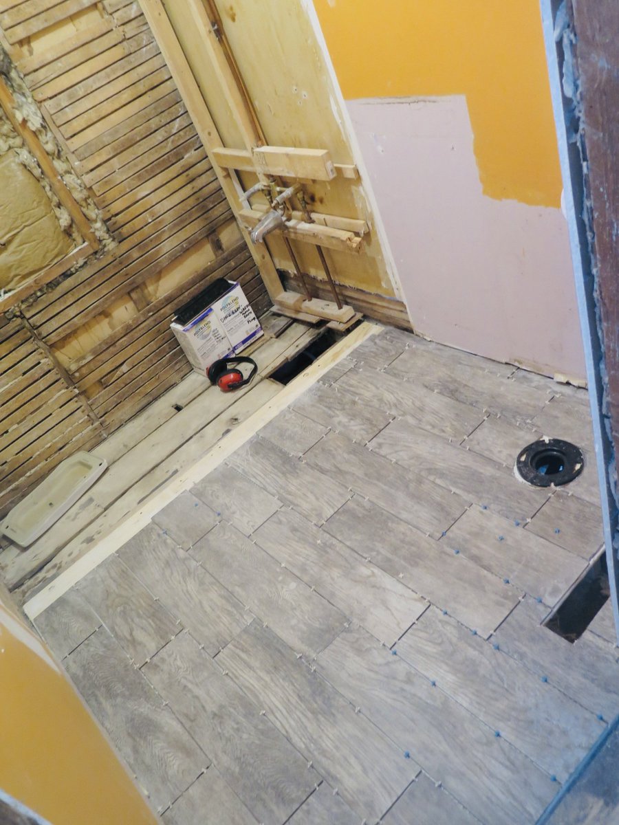 REMoneyNMoreJay's tweet photo. Tiling floor #realestatejourney #handymanspecial #fixerupperhouse #fixerupper #fixeruppers #reno #renovation #renovationproject #diyhomeprojects #diy #homeupdate #homerenovadtion #tiling #tilingwork #tilingjob #tilingproject #tilinginstallation #tilingfloor #tilinglife https://t.co/CuO4YPUQ0z