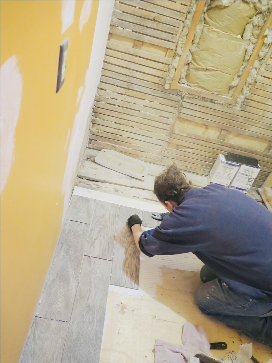 REMoneyNMoreJay's tweet photo. Tiling floor #realestatejourney #handymanspecial #fixerupperhouse #fixerupper #fixeruppers #reno #renovation #renovationproject #diyhomeprojects #diy #homeupdate #homerenovadtion #tiling #tilingwork #tilingjob #tilingproject #tilinginstallation #tilingfloor #tilinglife https://t.co/CuO4YPUQ0z