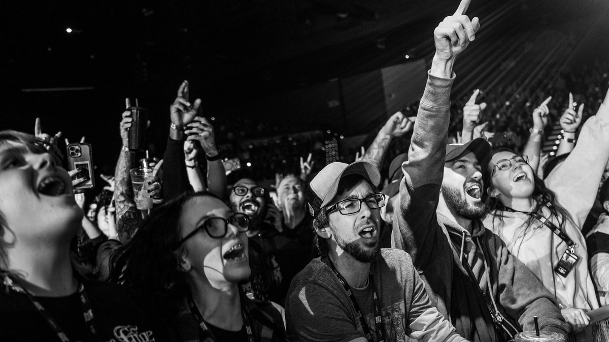 threedaysgrace's tweet image. Atlantic City knows how to go hard! 🤘🤘🌀

Can you top it, Hershey?! See you shortly 👀

📷 @SPMediaAZ 

#ThreeDaysGrace #alienationtour #IPrevail #TheFuneralPortrait #AtlanticCity