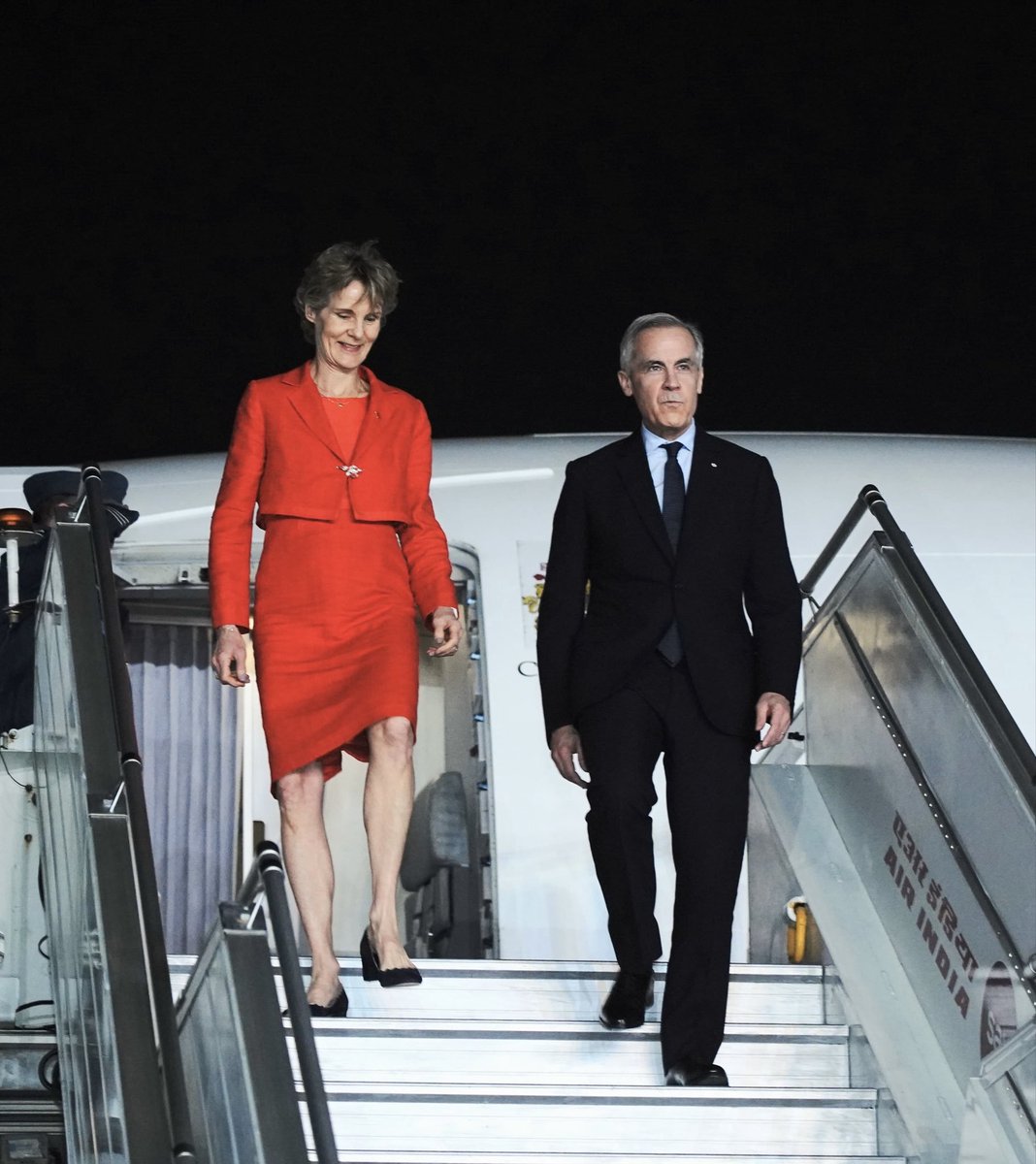airnewsalerts's tweet image. ▪️Canadian PM #MarkCarney arrived in #NewDelhi yesterday after a productive Mumbai visit. He was received by MoS Commerce &amp;amp; Industry @JitinPrasada with a ceremonial guard. 

▪️EAM @DrSJaishankar welcomed Canadian FM #AnitaAnand, looking forward to today’s PM-level talks.

🇮🇳 🇨🇦 |
