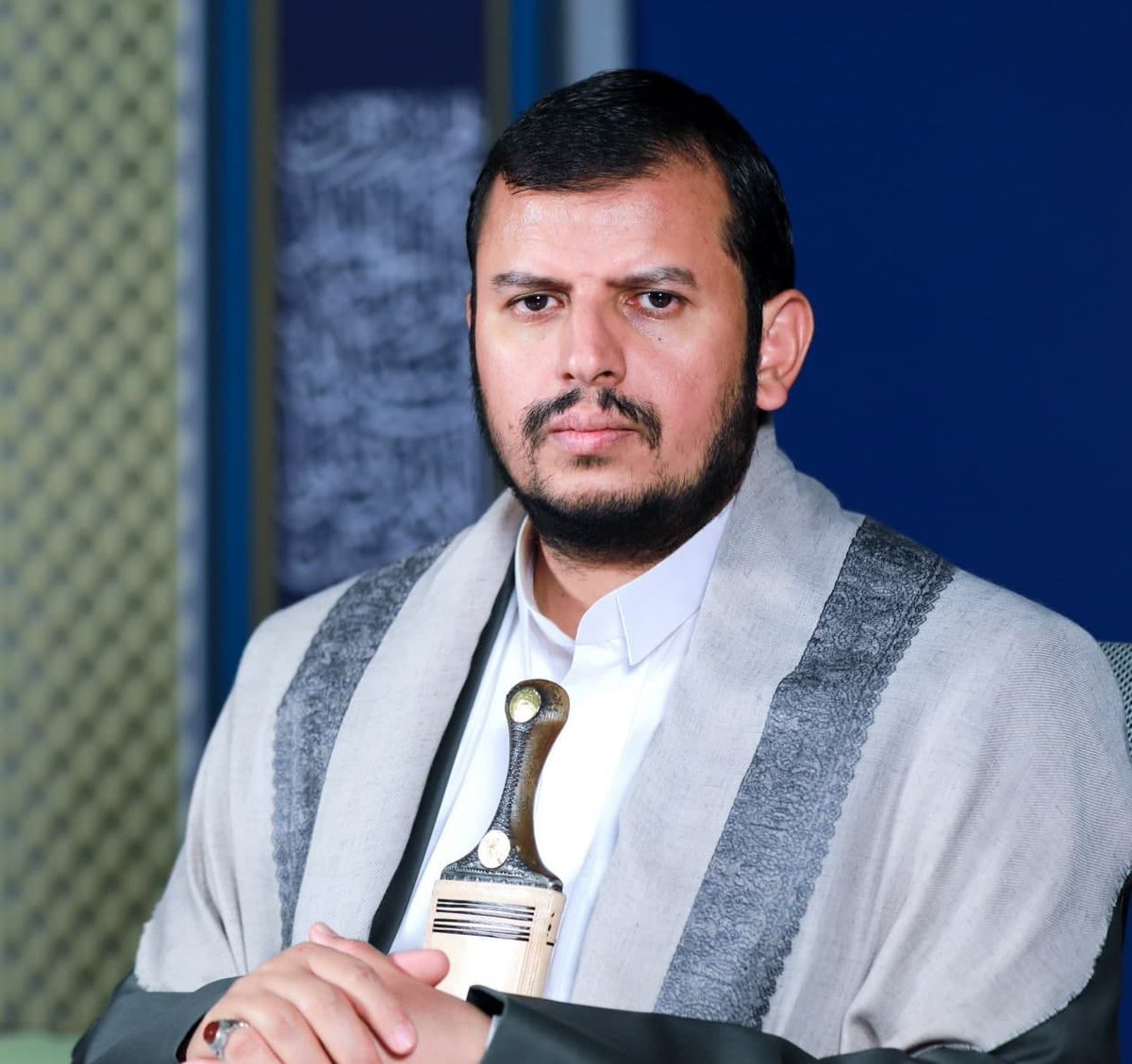 اللهم أحفظه بحفظك واحرسه بعينك واحمه بعينك 
يارب فهو عمود خيمة الاسلام والمسلمين
ربي واجعلنا له سامعين مطيعين واحشرنا تحت 
رايته غدآ عند المحشر واجعل وجيهنا بيضاء بفضل🤲🤲🤲
#مع_إيران_حتى_النصر