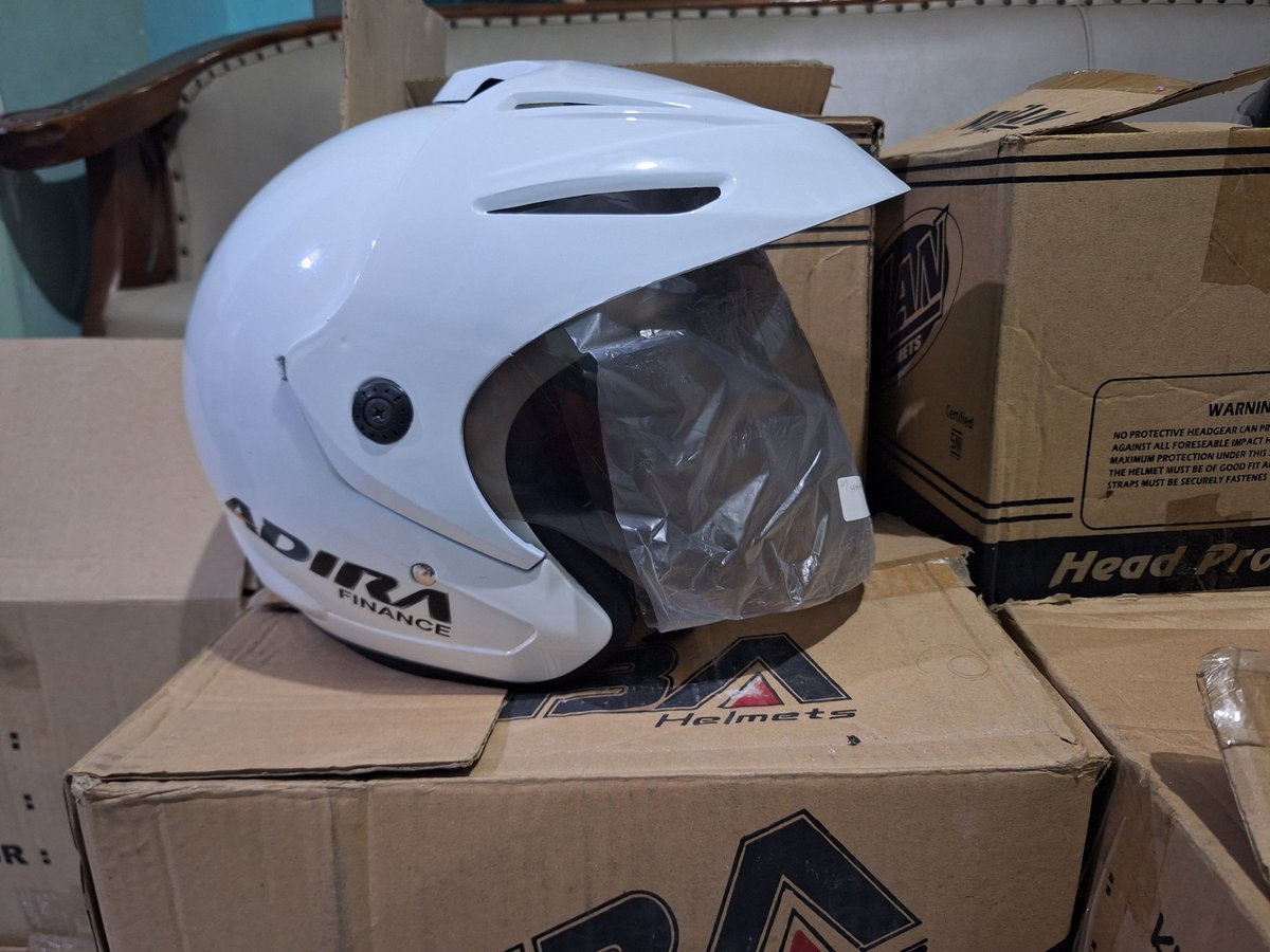 binpcypjs's tweet photo. adakah yg berminat beli helm? only 50k lokasi kota Semarang ya, mau cod juga boleh liat jarak dulu tapi, jumlah ada 7 buah

wts helm lok semarang

#wts #wtb #zonauang️ https://t.co/8IZ7aLYDM8