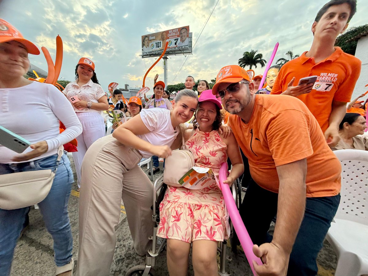 NorteOnlin's tweet photo. #DianaRiveros 

En una tarde llena de emoción, gratitud y fuerza femenina, Diana Riveros y Wilmer Carrillo pusieron punto final a una maratónica jornada de cierres de campaña pública rumbo a las elecciones del próximo 8 de marzo 🧡. https://t.co/sNpVG2MLwS
