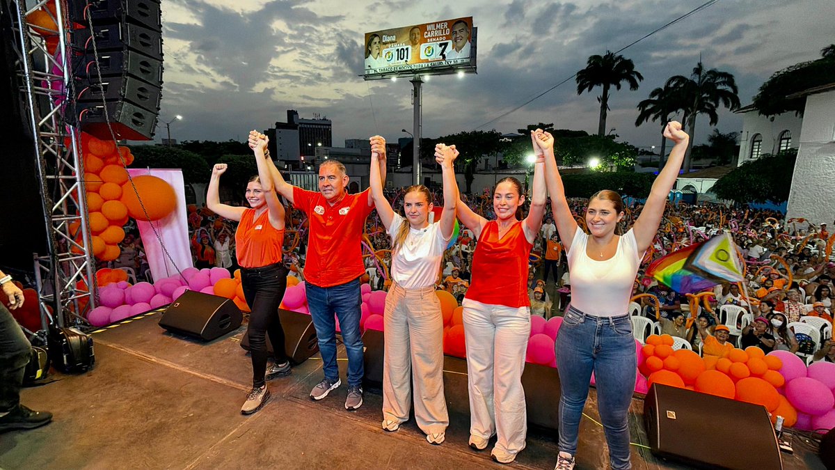 NorteOnlin's tweet photo. #DianaRiveros 

En una tarde llena de emoción, gratitud y fuerza femenina, Diana Riveros y Wilmer Carrillo pusieron punto final a una maratónica jornada de cierres de campaña pública rumbo a las elecciones del próximo 8 de marzo 🧡. https://t.co/sNpVG2MLwS