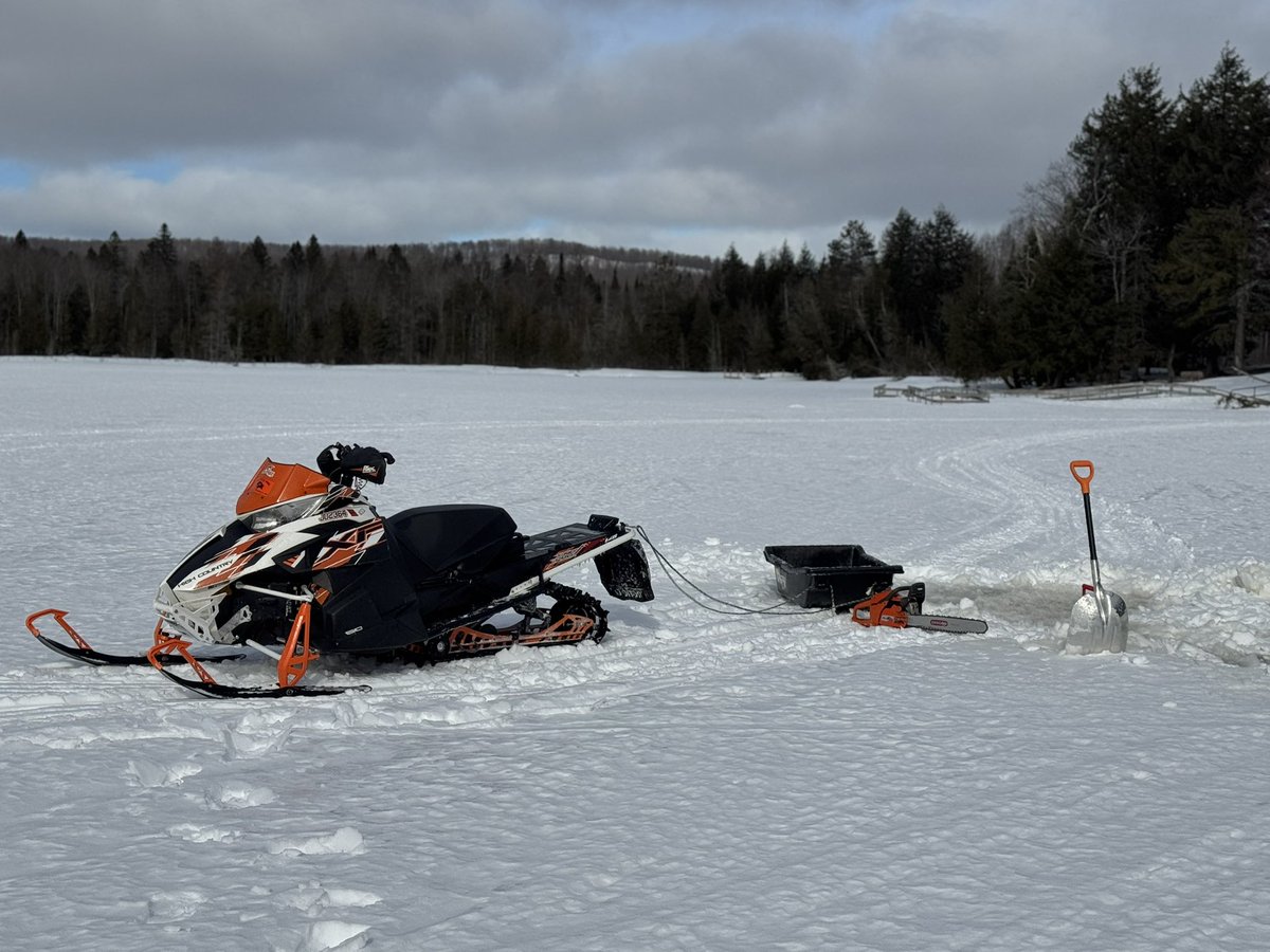 iamsnatch's tweet photo. Much easier cutting the blocks out of the lake with the chainsaw https://t.co/BjsAFB7iTm