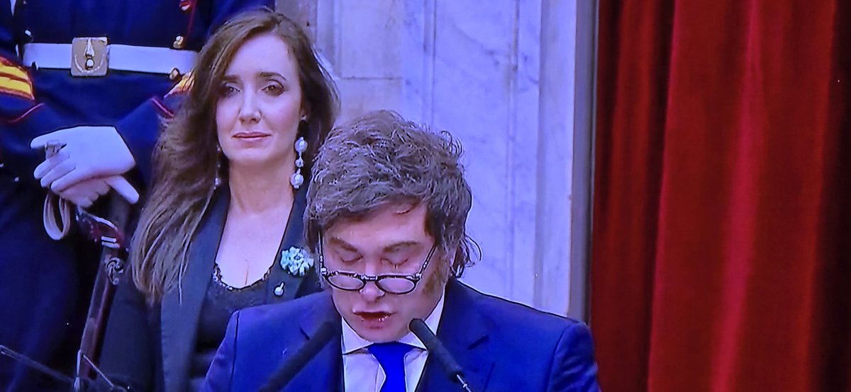 hccintegral's tweet photo. Nula Comunicación verbal y no verbal entre el Presidente y su Vice Presidente en el Congreso.
#Milei #Villarruel #Congreso #Argentina #comunicaciónnoverbal #noverbal #emociones #miradas https://t.co/3YE20UvUl1