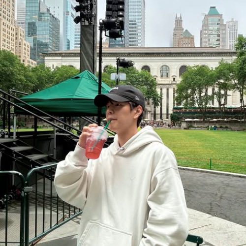 seungin au - wish we were real

seungmin parecia ser o único a achar o colega de turma detestável.

tudo o que jeongin mais queria era chamar a atenção do garoto de quem estava afim.