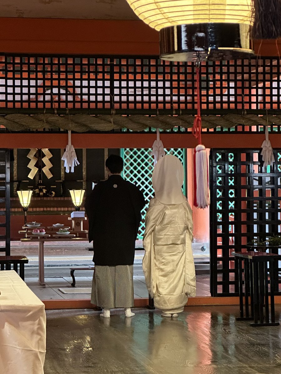 na kazdym tripie do japonii koncze na kogos shintoistycznym slubie