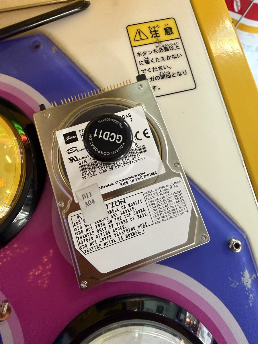 HDDの故障か、本体の仕様で起動出来ないパターンかね