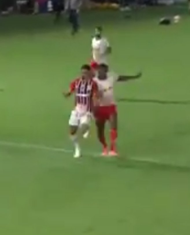 This is Daiane Muniz.

Continuem aplaudindo a FPF. Depois a CBF quando voltarem a escalar ela num jogo do São Paulo, dessa vez do Brasileirão! 👏