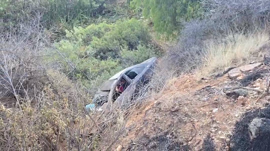 Se desbarranca conductor pasando La Pimienta; está grave acortar.link/nsxxCV