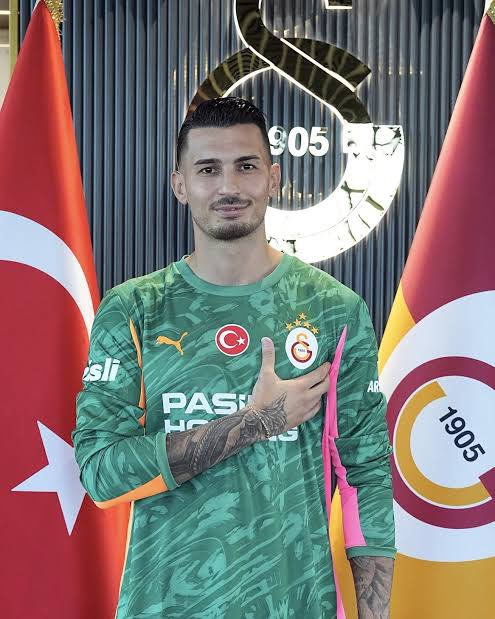 Adolf Hitler tweet media