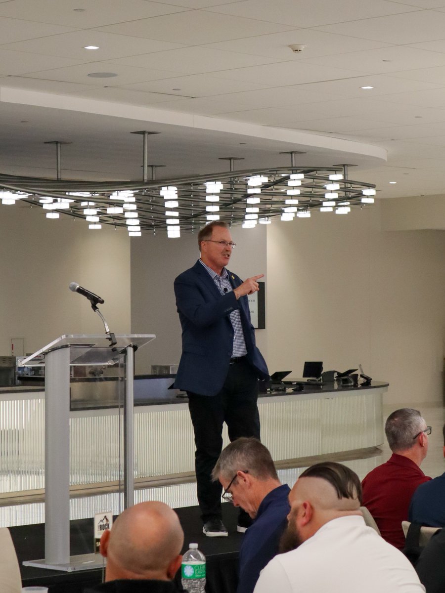 THSCAcoaches's tweet photo. Ending day 1 of R.O.C.K. Symposium with our keynote speaker and THSCA Past President, Mark Smith!⭐ 

@tmcacoaches | #ROCKMentoring | #AggieCoach https://t.co/BOx9pFfDMM