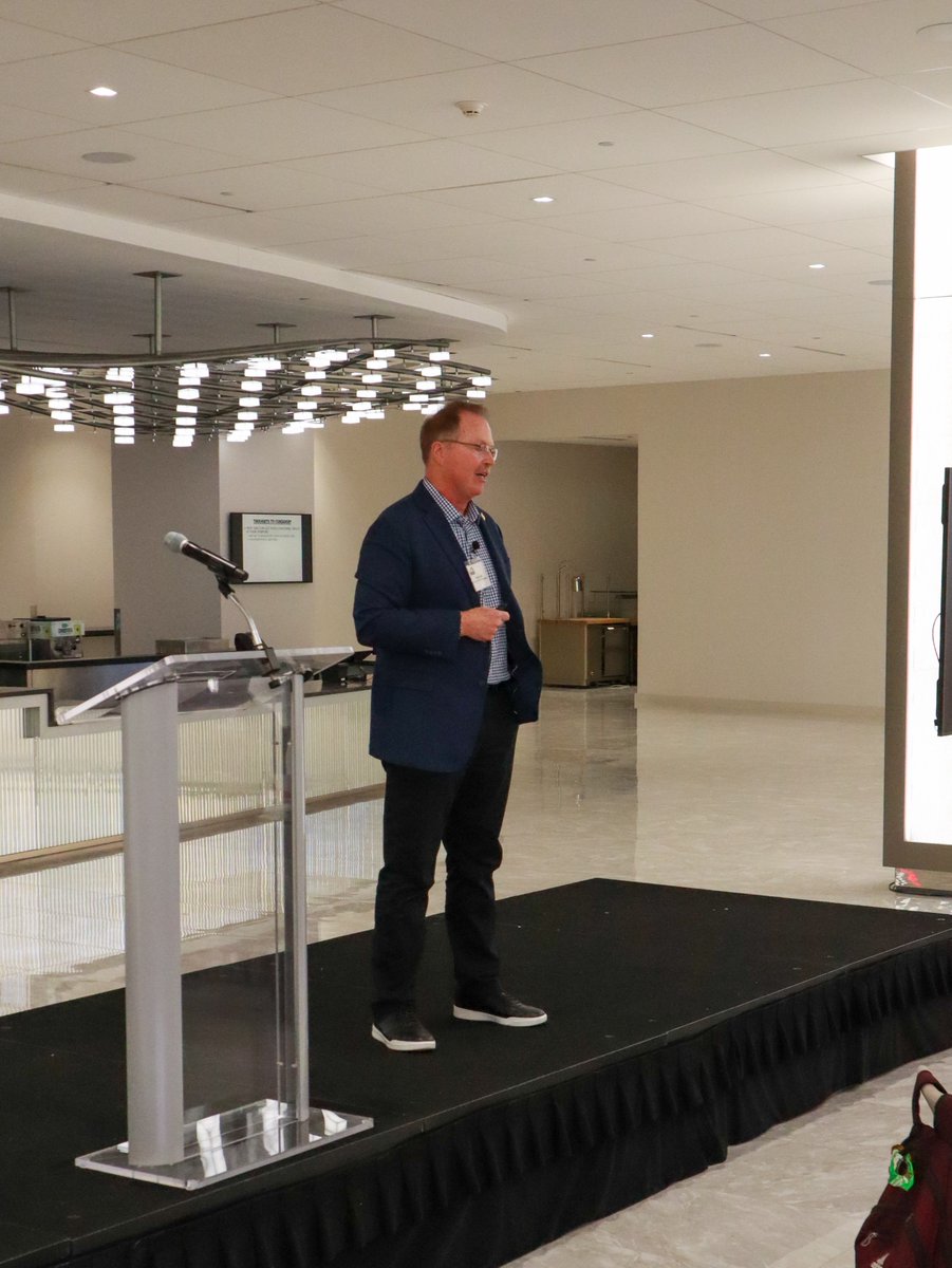 THSCAcoaches's tweet photo. Ending day 1 of R.O.C.K. Symposium with our keynote speaker and THSCA Past President, Mark Smith!⭐ 

@tmcacoaches | #ROCKMentoring | #AggieCoach https://t.co/BOx9pFfDMM