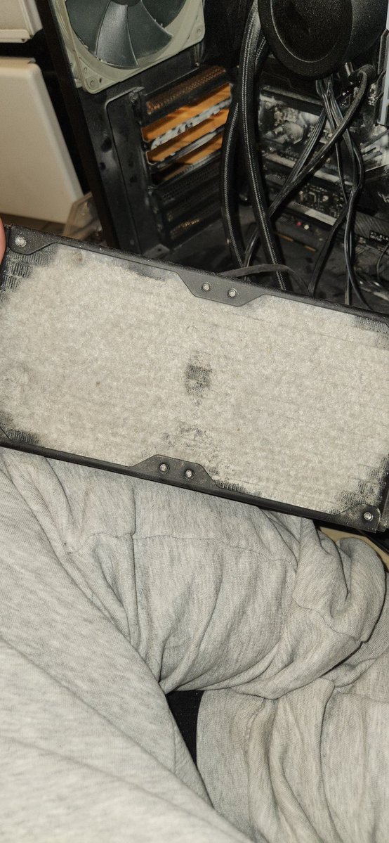 POSHYPOP tweet media