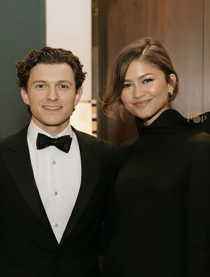 🚨 ALERTE ! 

L’ACTRICE ZENDAYA ET L’ACTEUR TOM HOLLAND SE SONT OFFICIELLEMENT MARIÉS ❤️

FÉLICITATIONS SPIDER-MAN.