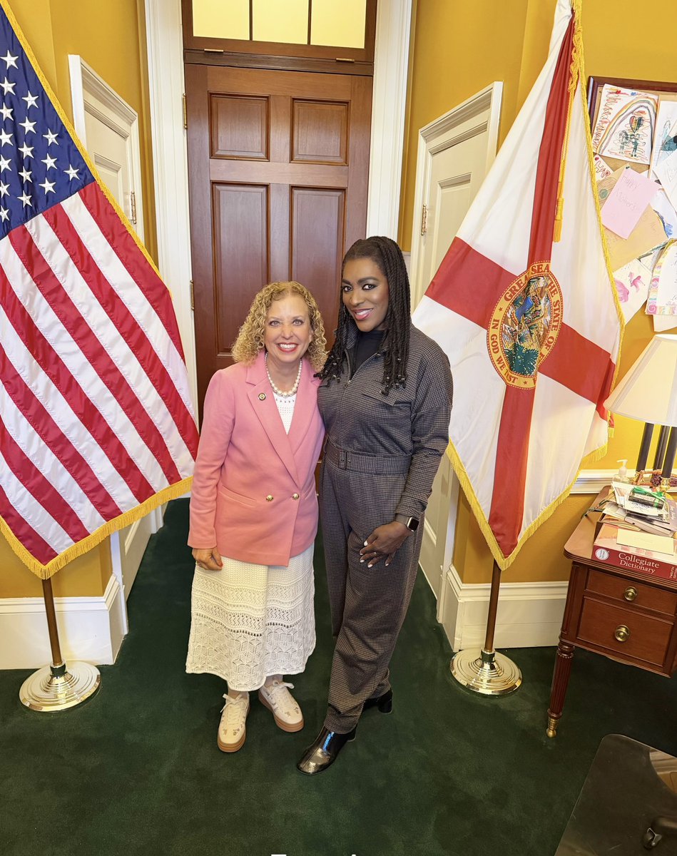 Alexandra P. Davis tweet media