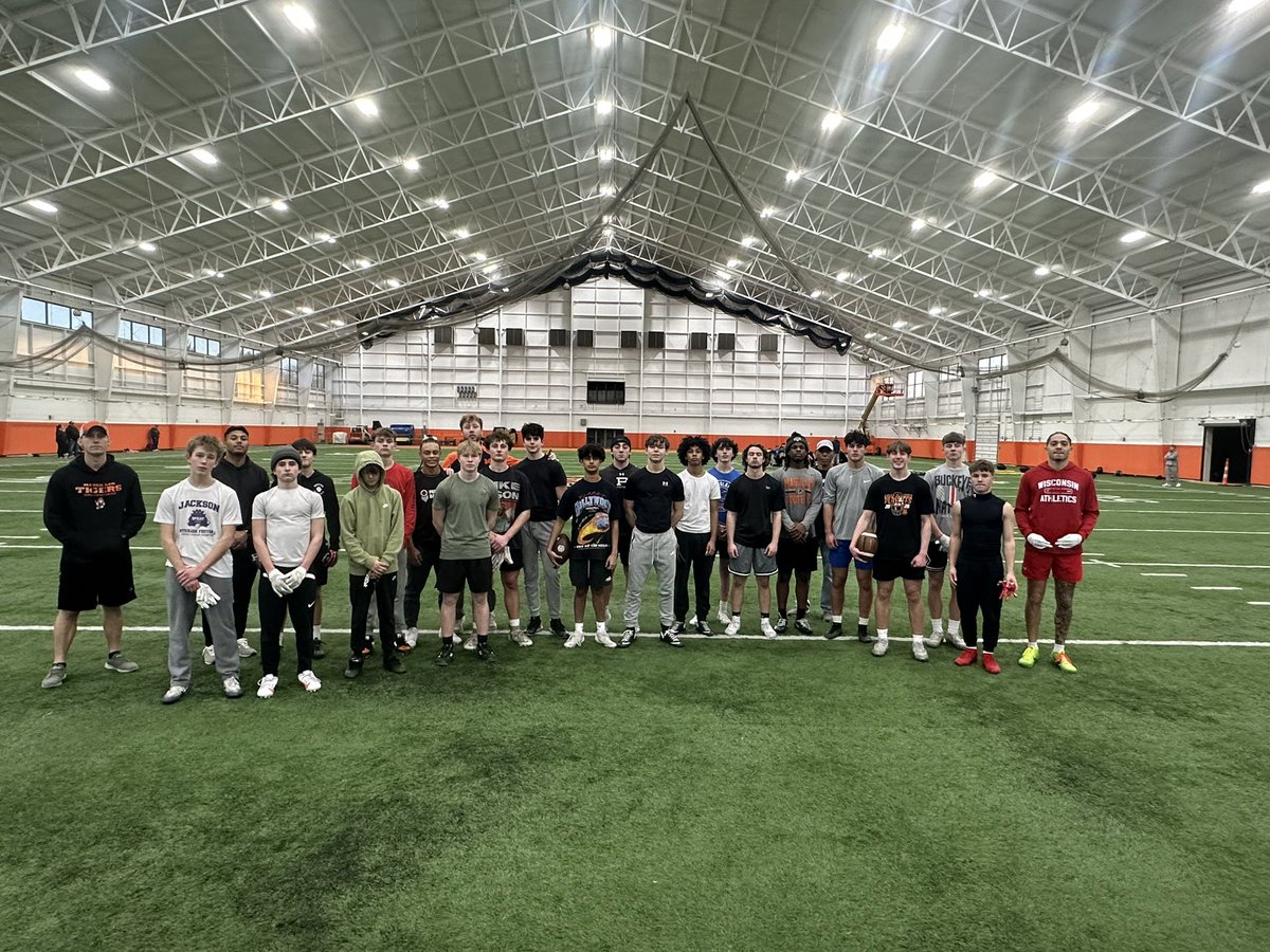 Get Six Football Training tweet media