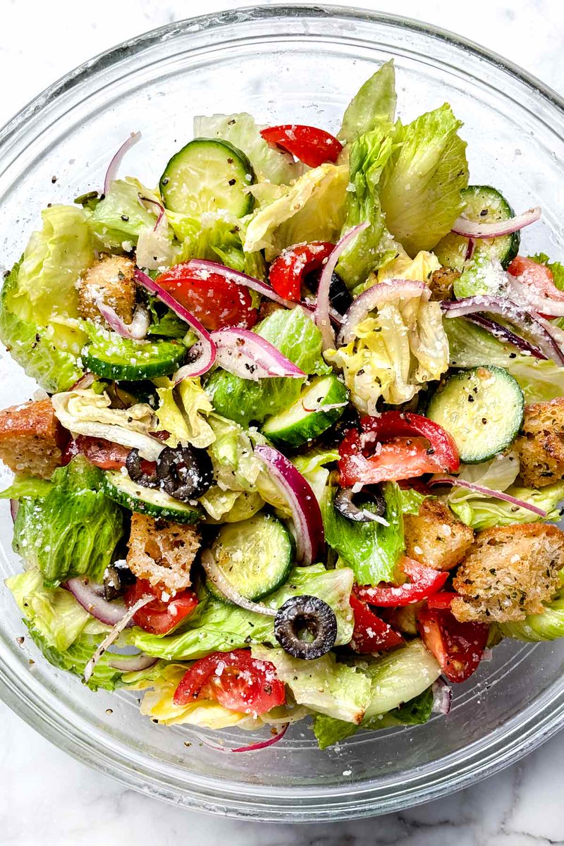 jensteeleRE's tweet image. This simple Italian salad with crunchy lettuce, veggies, Parmesan, croutons, and easy Italian dressing is the best side salad you'll need! 🥗

#Food #HealthyRecipes #Greens #ItalianSalad #SimpleItalainSalad
 LocalInfoForYou.com/354635/italian…