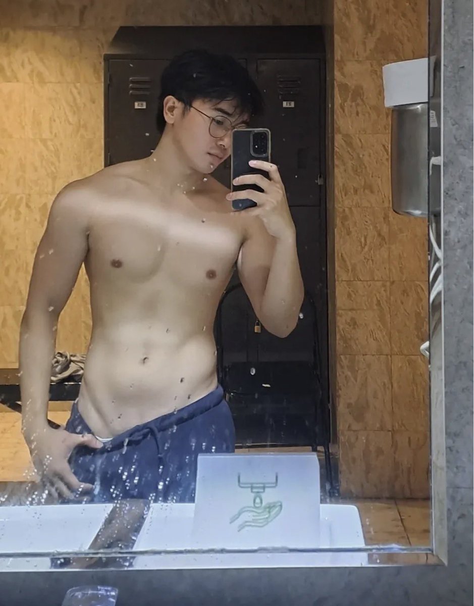 Daily Hot Dudes tweet media