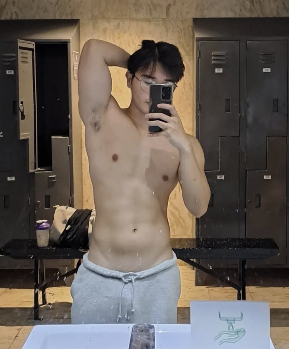 Daily Hot Dudes tweet media