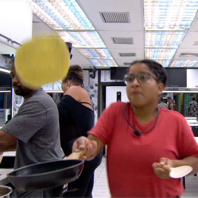 Não mas agora fui rever a gravação da Ana conversando com a Samira e percebi que a Ana disse que a Samira poderia votar até no Tadeu q ela não estava nem aí kkkkkkkkkkkk