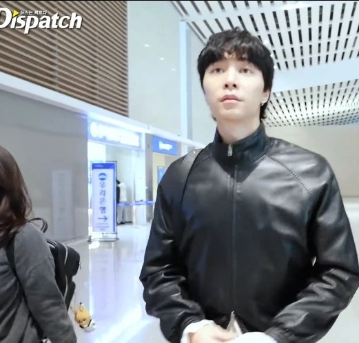 พ่อพ่อสะพายใบเล็ก​ ฝากเมเนเลี้ยงคัลจิ๋วว555555+

JOHNNY SUH L‘ICÔNE DE PFW
#AcneStudiosXJohnnySuh
#JOHNNY​ #JOHNNYSUH​
#AcneStudios
<a href="/acnestudios/">Acne Studios</a>