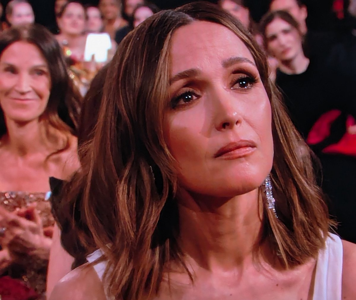 Catherine O'Hara wins and ok, feeling like all of them right now. #ActorsAwards